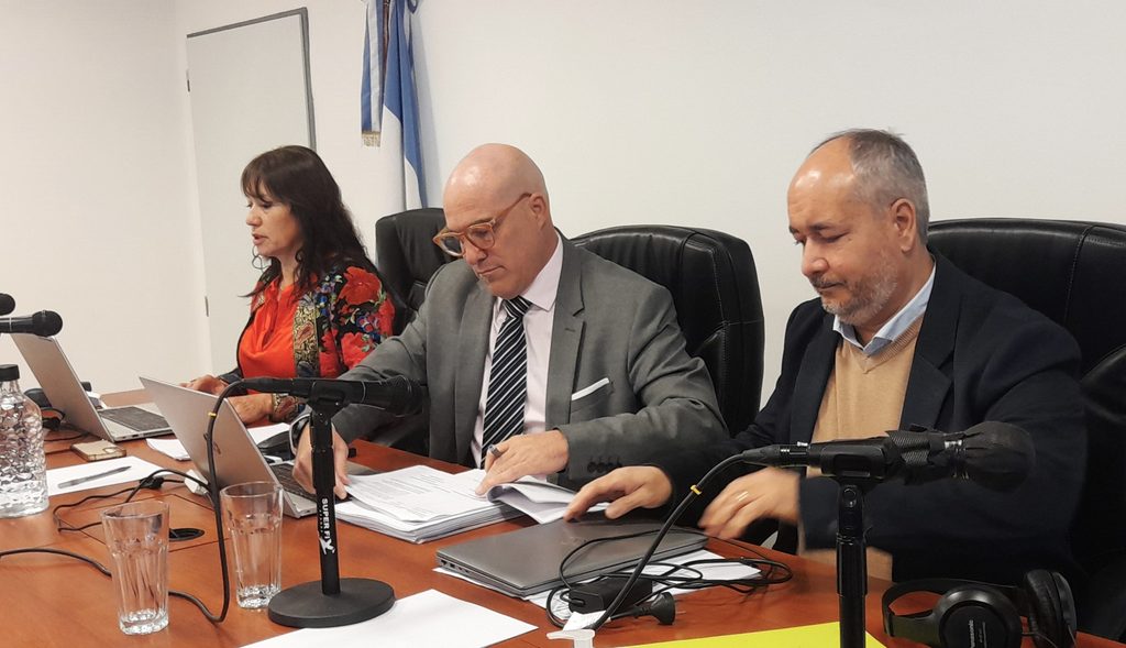 fotografía del tribunal de impugnación con la jueza Liliana Deiub, y los jueces Federico Sommer y Mauricio Macagno