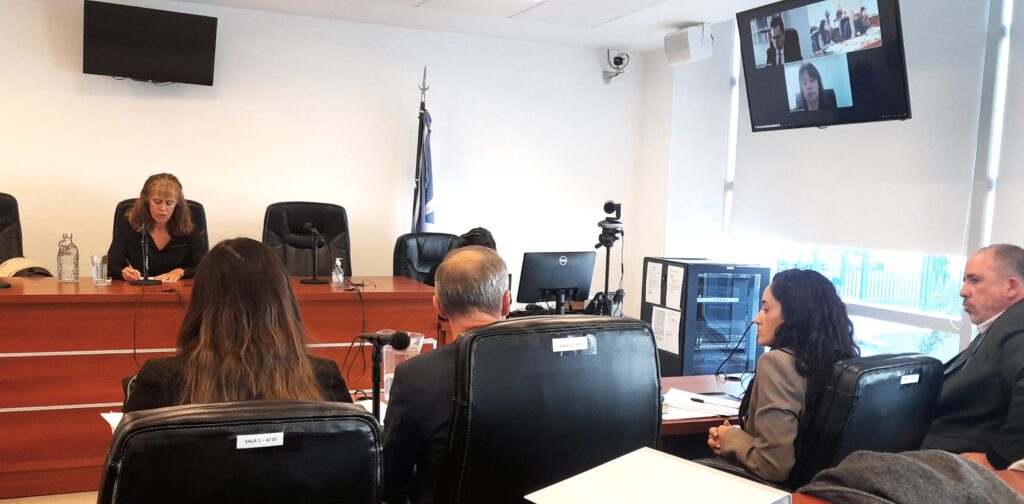 fotografía de la audiencia presidida por la jueza Florencia Martini. Participaron por zoom el juez Nazareno Eulogio y la jueza Liliana Deiub