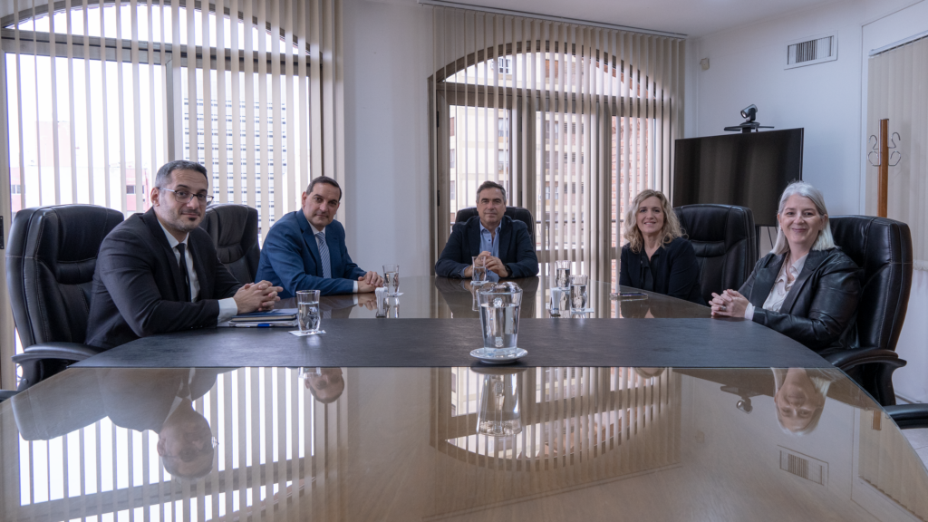Gustavo, Mazieres, Soledad Gennari; Matías Nicolini y representante de la ONU