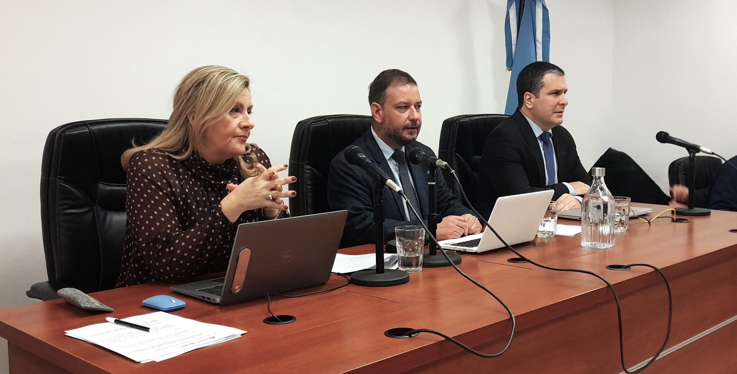 foto del tribunal de juicio integrado por la jueza carina Alvarez y los jueces Lucas Yancarelli y Luis Giorgetti
